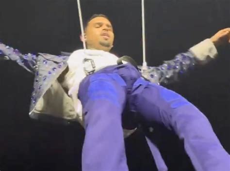 chris brown cock|Chris Browns Bulge Goes Viral After Fans Spot Huge Imprint at。